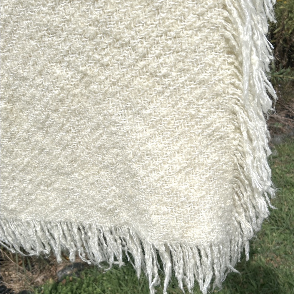 NWOT Vintage Kennebunk Weavers Cream Woven Fringed Throw Shawl Blanket 64” X 50” - Picture 2 of 3
